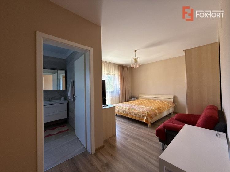 Casă individuală cu 8 camere cu Canalizare în Mehala