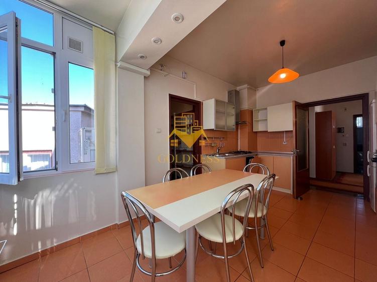 Apartament cu 3 camere decomandat, mobilat în Central