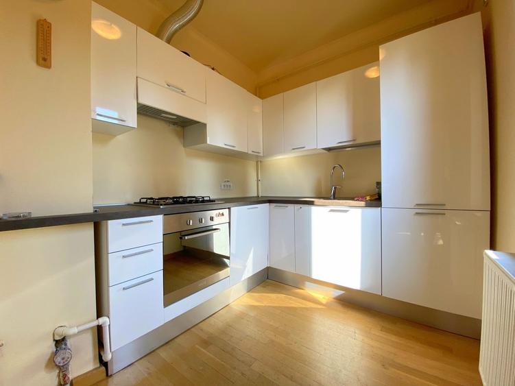 Apartament cu 4 camere decomandat, mobilat în Central