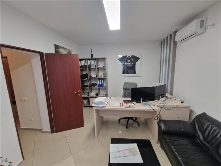 Apartament cu 3 camere semidecomandat în Herăstrău