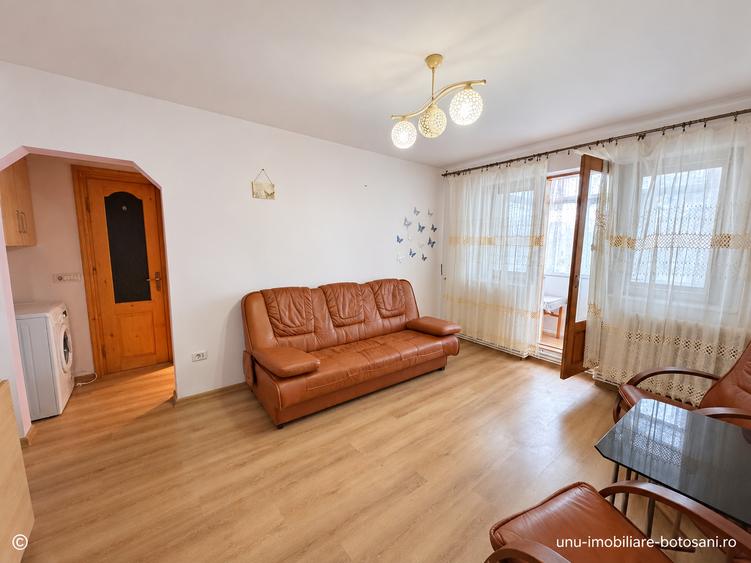 Apartament cu 3 camere semidecomandat în Central