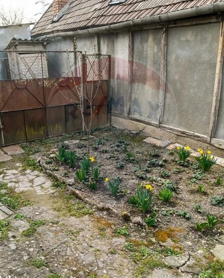Apartament cu 2 camere in curte comuna - str. Ana Ipatescu - 11