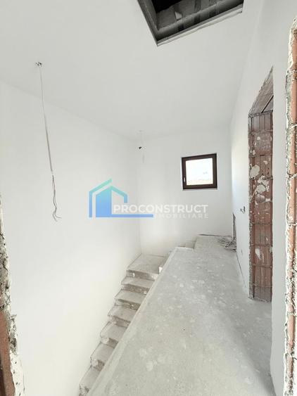 Duplex cu 4 camere cu Canalizare în Moșnița Nouă