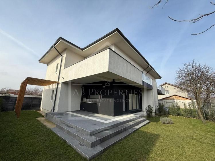 Casă individuală cu 4 camere cu Canalizare în Corbeanca