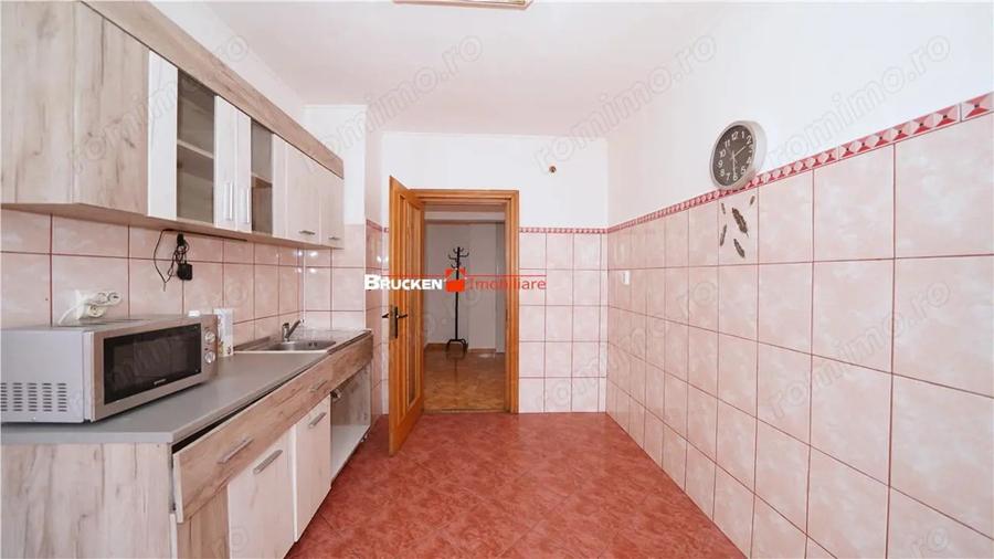 Apartament cu 3 camere decomandat în Decebal