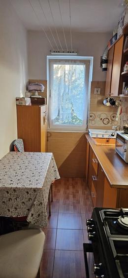 Apartament cu 3 camere semidecomandat în Florilor