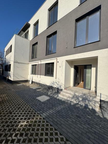 Duplex cu 5 camere cu Canalizare în Bucureștii Noi