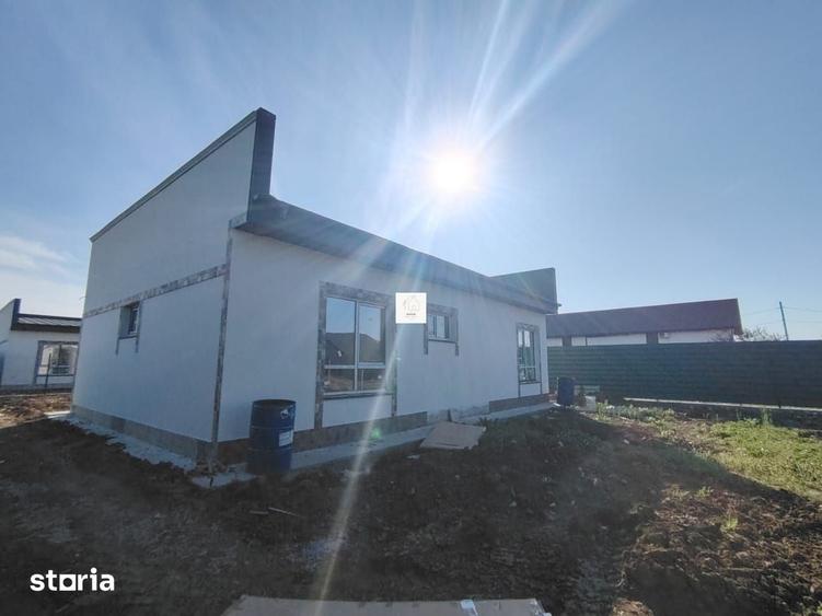 Casă cu 4 camere cu Teren 500 Mp în Periș