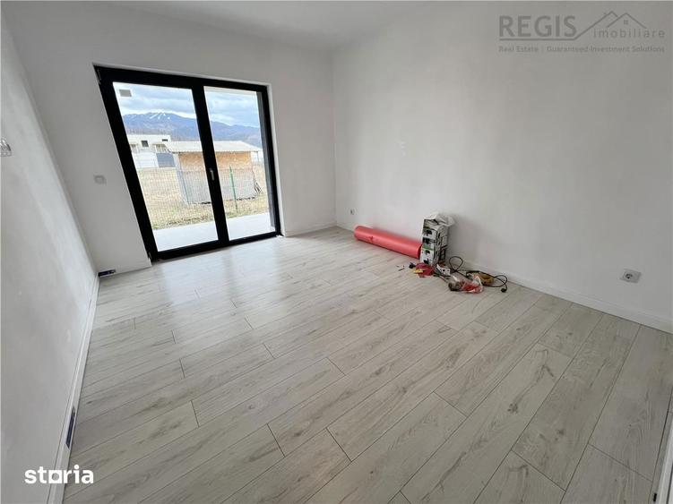 Casă cu 4 camere cu Canalizare în Cristian