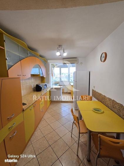 Apartament cu 4 camere decomandat în Decebal
