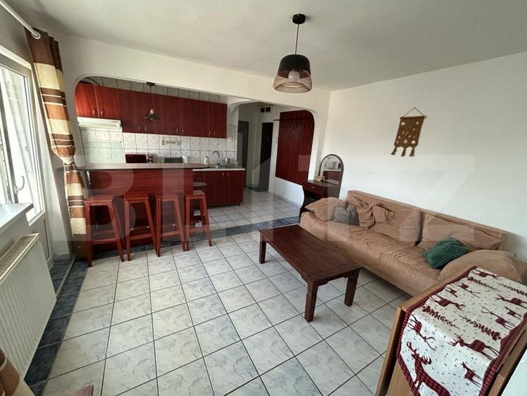 Apartament cu 4 camere decomandat, mobilat în Cetate