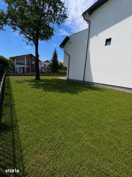 Casă cu 9 camere cu Teren 660 Mp în Domnești