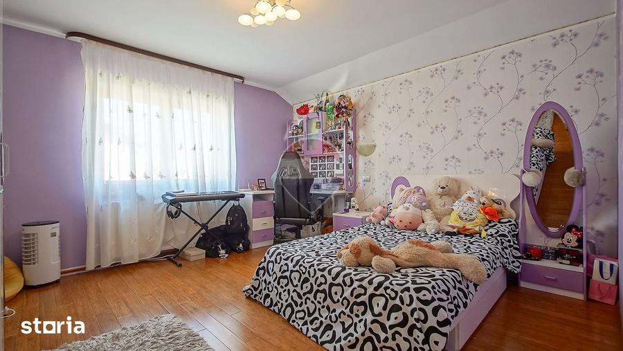 Casă cu 7 camere cu Teren 519 Mp în Cristian