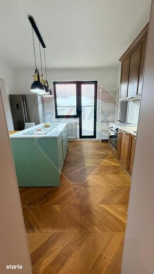 Apartament cu 4 camere decomandat în Central