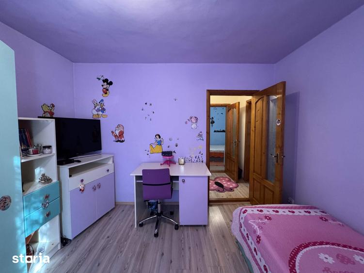 Apartament cu 3 camere semidecomandat în Central