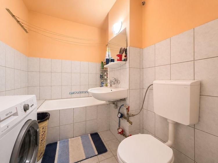 Apartament 3 camere decomandat, zona Alfa, etaj 1, două băi - 12