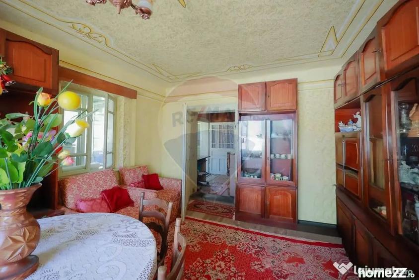 Casă cu 4 camere cu Teren 901 Mp în Vadu Crișului