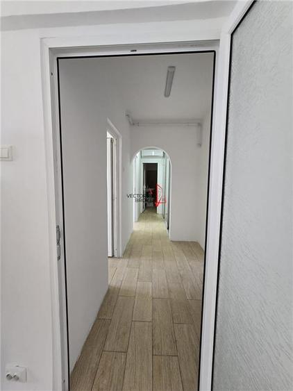 Apartament cu 3 camere decomandat în Colentina