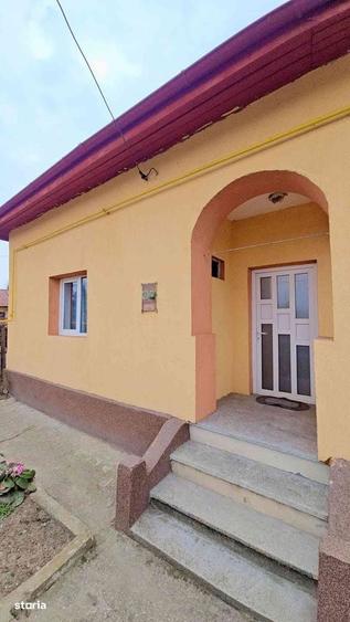 Casă cu 4 camere în Traian