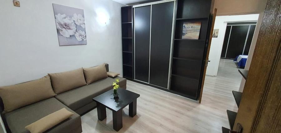 Apartament cu 2 camere semidecomandat în Tei
