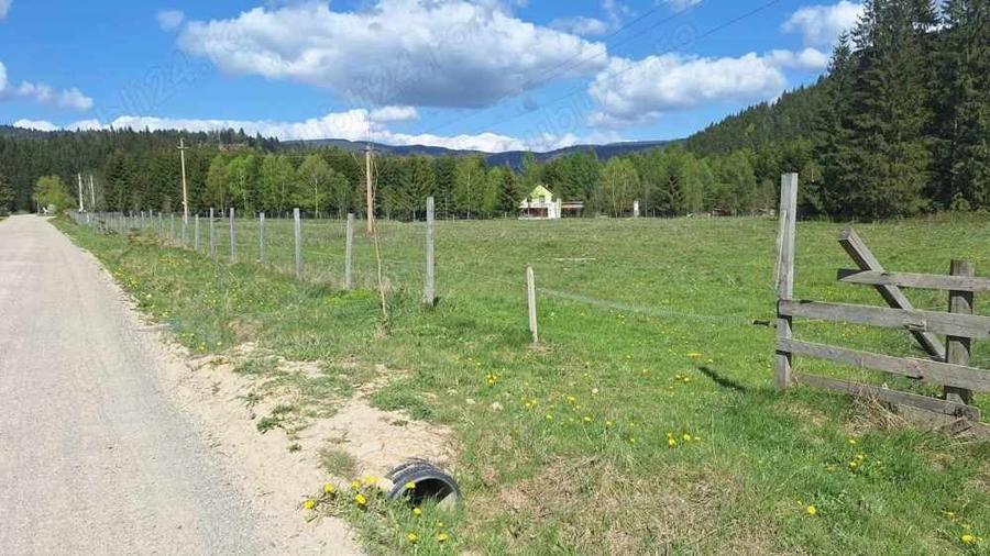 Teren de 2100 mp, în Comandău