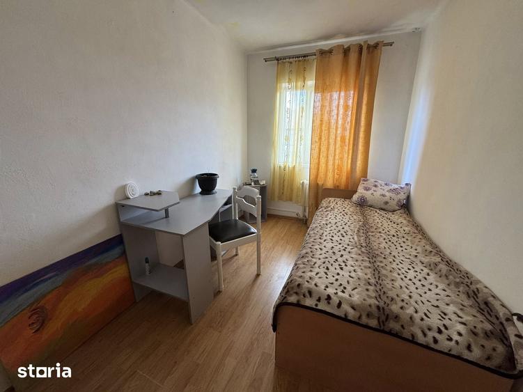 Apartament cu 3 camere decomandat în Valea Aurie