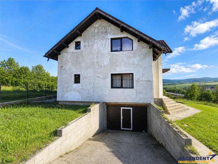Casă cu Teren 1532 Mp în Șinca