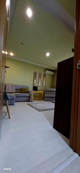Apartament cu 3 camere decomandat în Prundu