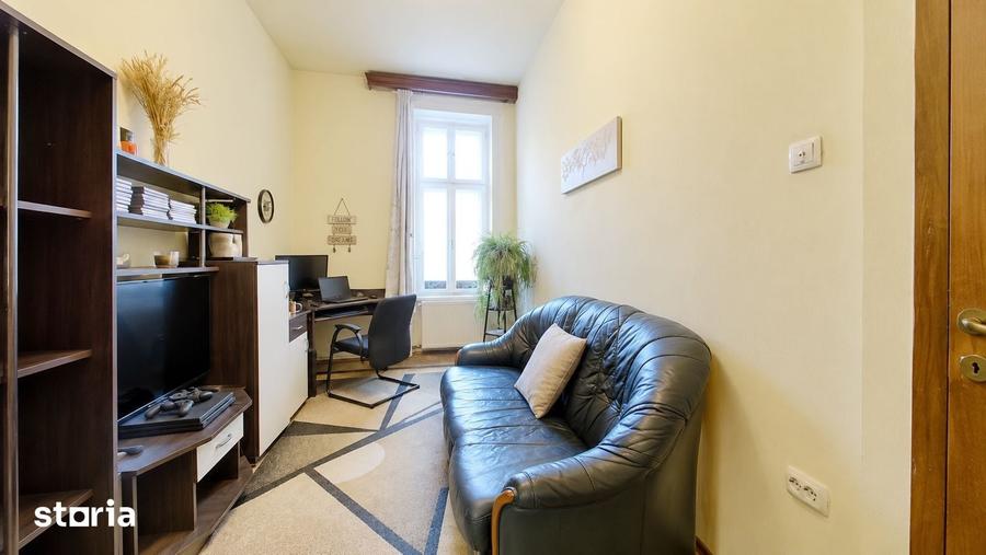 Apartament cu 8 camere în Central