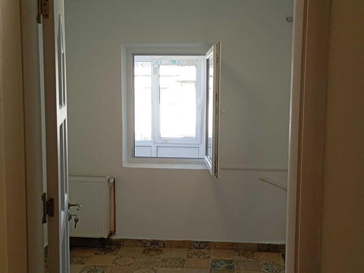 Apartament cu 2 camere decomandat în Craiovița Nouă