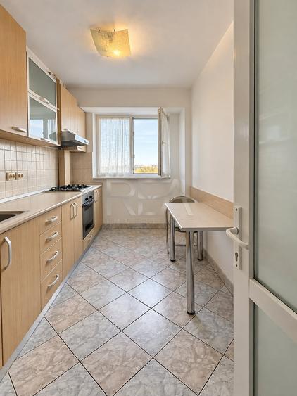 Apartament cu 3 camere decomandat, mobilat în Rahova
