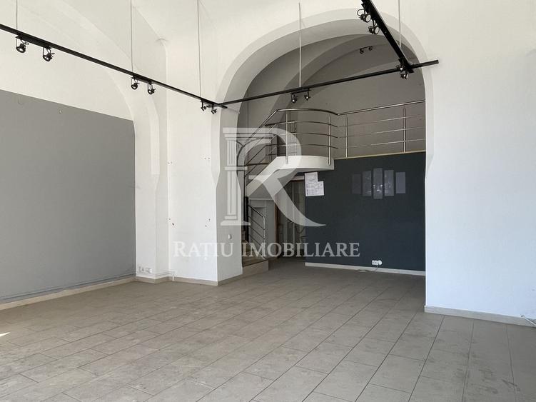 Spațiu comercial, de 59.400001525879 mp, în Central
