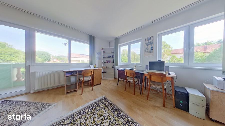 Casă cu 8 camere cu Teren 616 Mp în Central