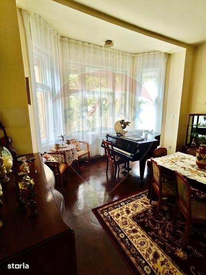 Casă cu 5 camere cu Teren 932 Mp în Ultracentral