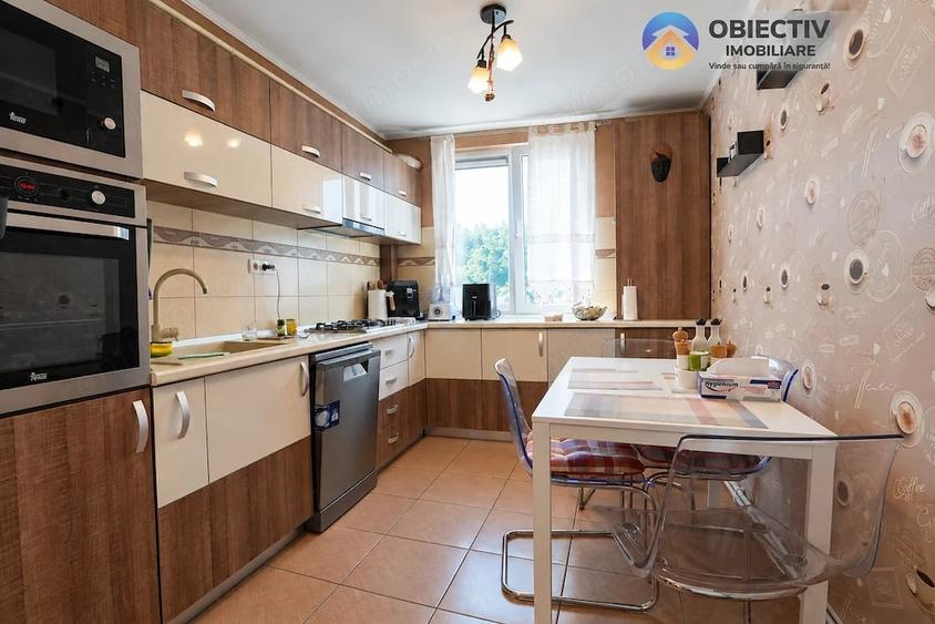 Apartament cu 3 camere semidecomandat în Central