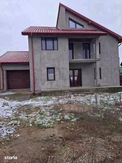 Casă cu 6 camere cu Teren 517 Mp în Central