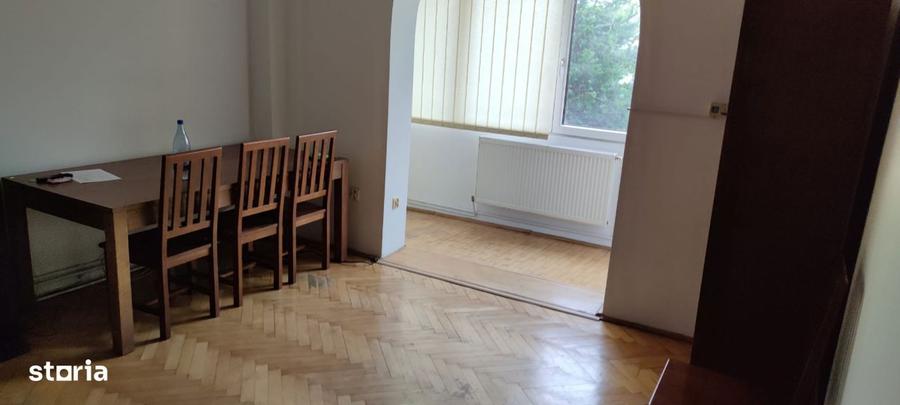 Apartament cu 3 camere decomandat în Valea Cetății