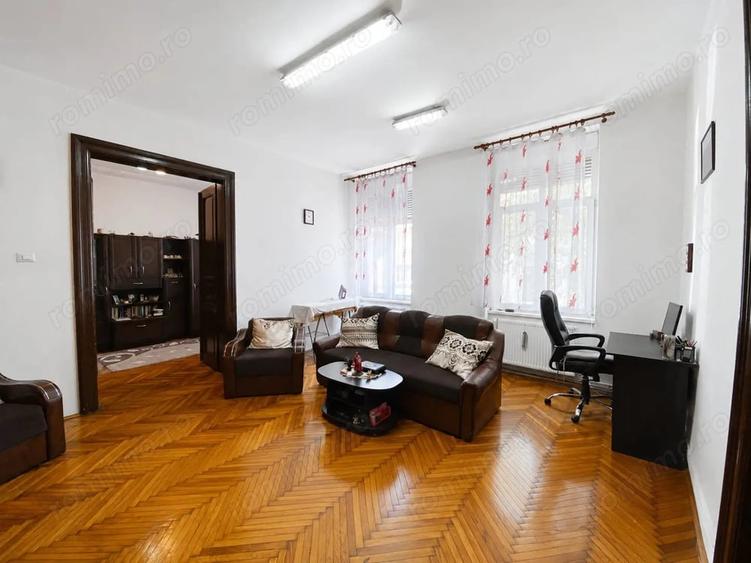 Apartament cu 5 camere decomandat în Elisabetin