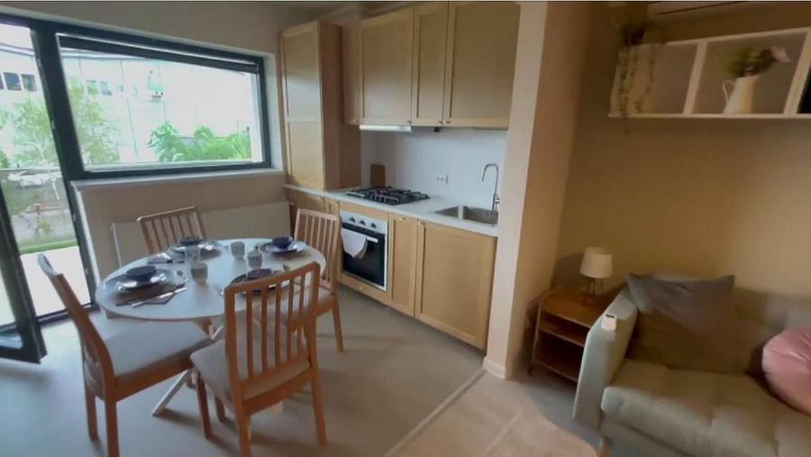 Apartament cu 2 camere decomandat, mobilat în Titan