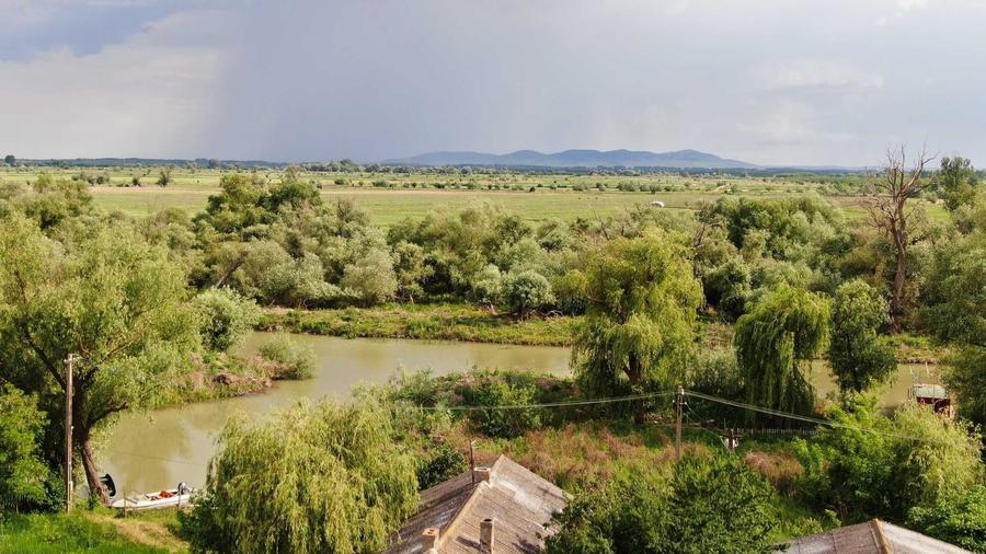 Teren de 11862 mp, în Vulturu