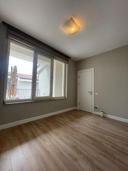 Duplex cu 7 camere cu Garaj în Iancu Nicolae