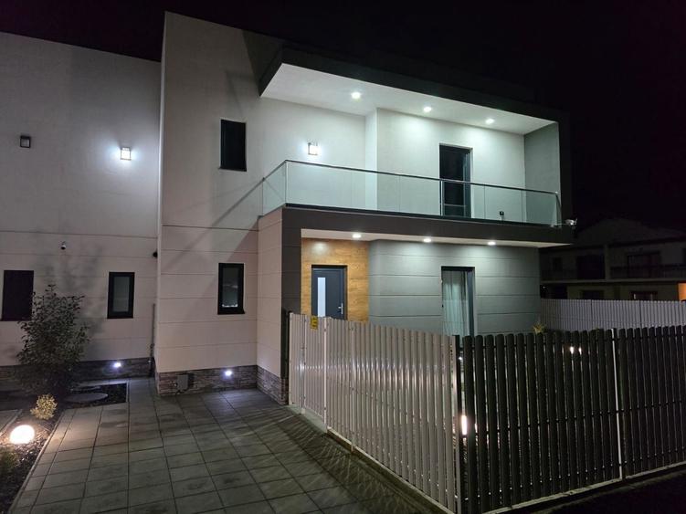 Duplex cu 4 camere cu Canalizare în Dumbrăvița
