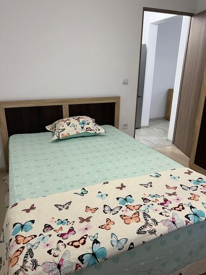 Apartament cu 3 camere semidecomandat în Drumul Taberei