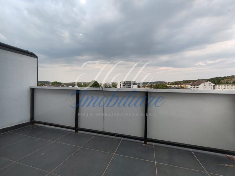 Apartament cu 4 camere semidecomandat în Dâmbul Rotund