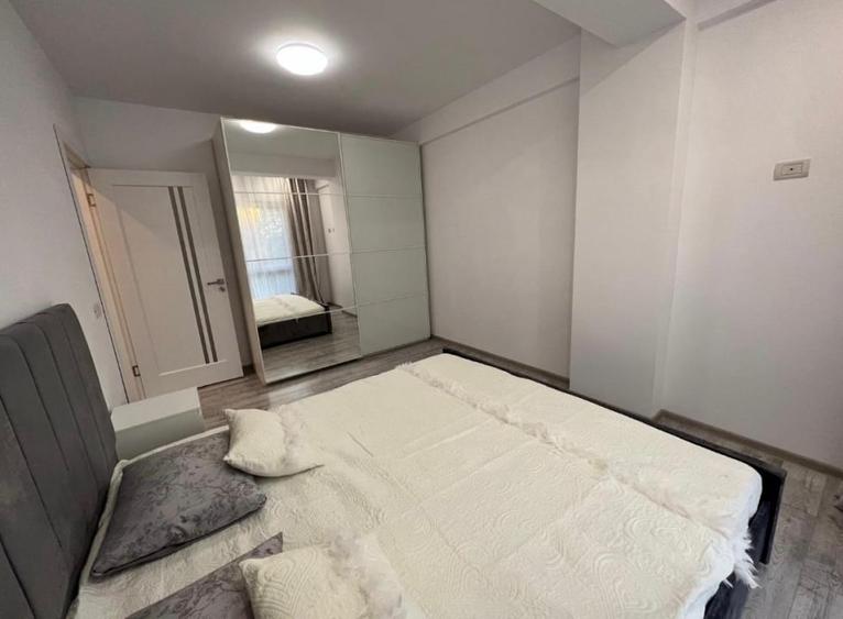 Apartament cu 2 camere semidecomandat, mobilat în Exterior Nord