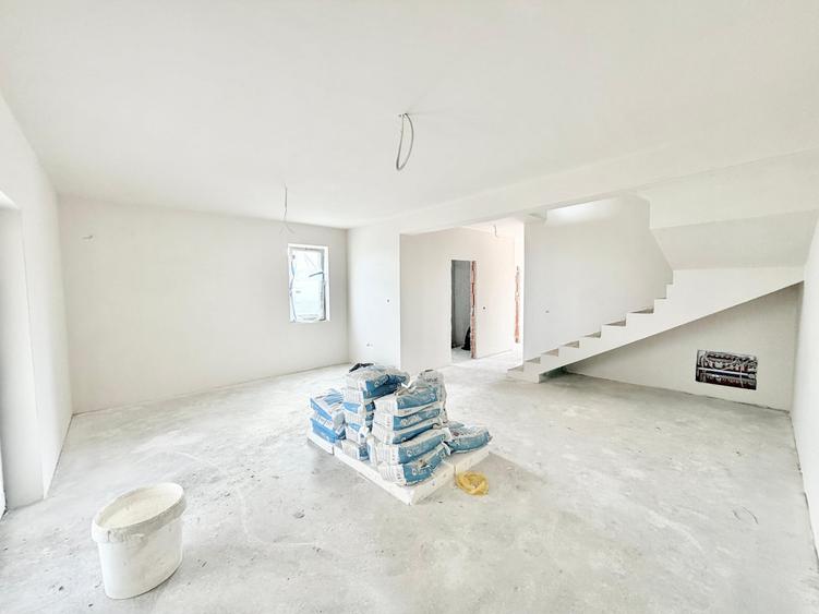 Duplex cu 4 camere cu Teren 270 Mp în Moșnița Nouă