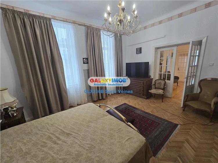 Apartament cu 4 camere semidecomandat în Unirii