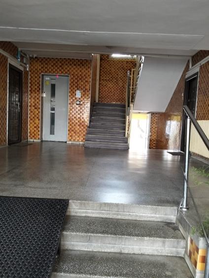 Apartament cu 3 camere semidecomandat în Obor
