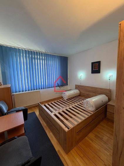 Apartament cu 3 camere decomandat în Filiași