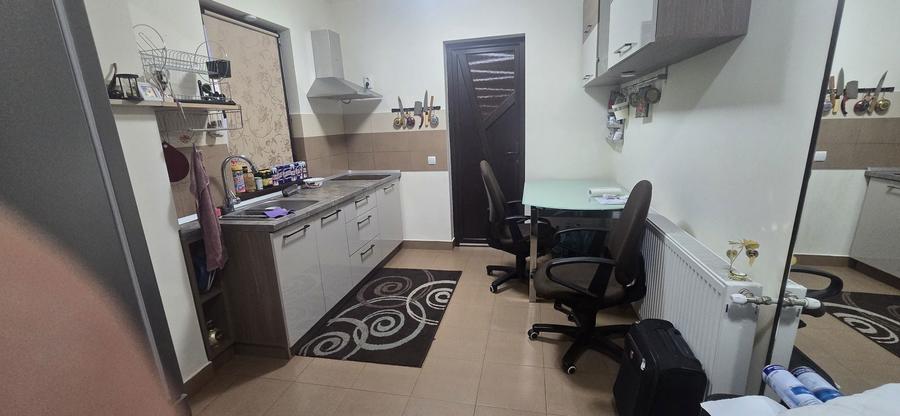Apartament cu 4 camere semidecomandat în Nicolae Bălcescu